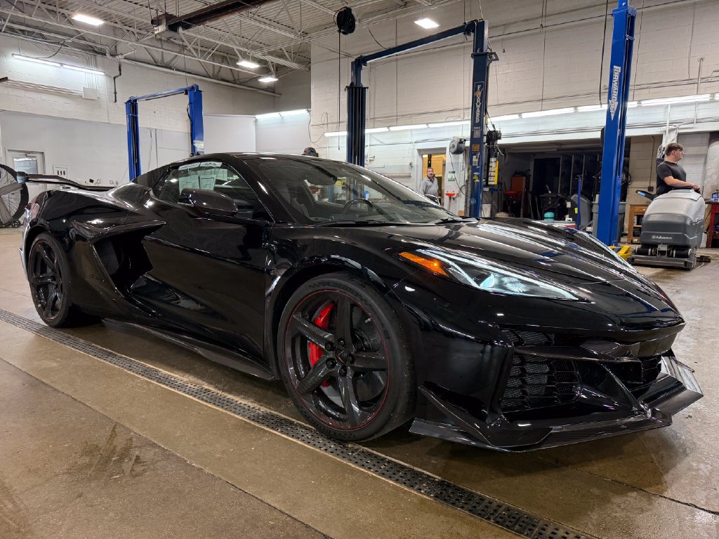 Used 2024 Chevrolet Corvette Z06 w/ Z07 Performance Package RWD image 9