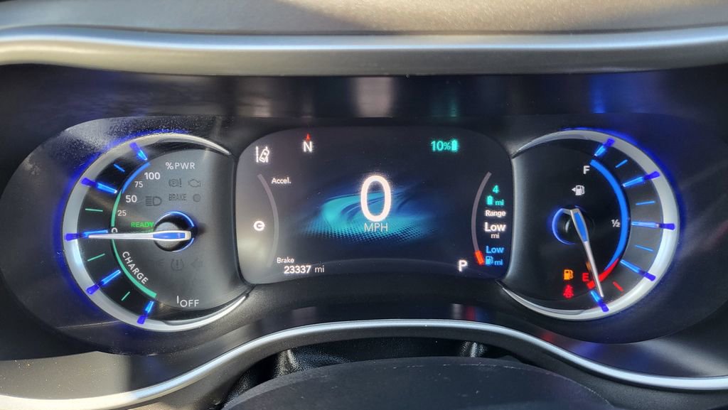 Used 2024 Chrysler Pacifica Select image 32