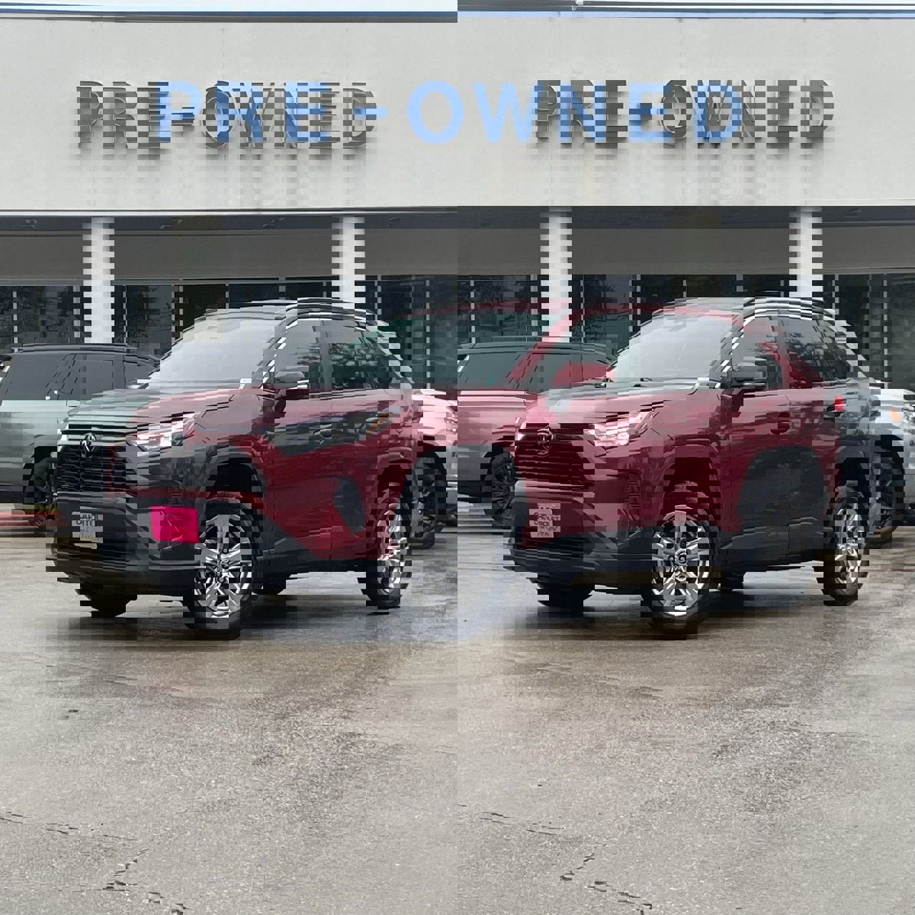 Used 2023 Toyota RAV4 XLE image 2