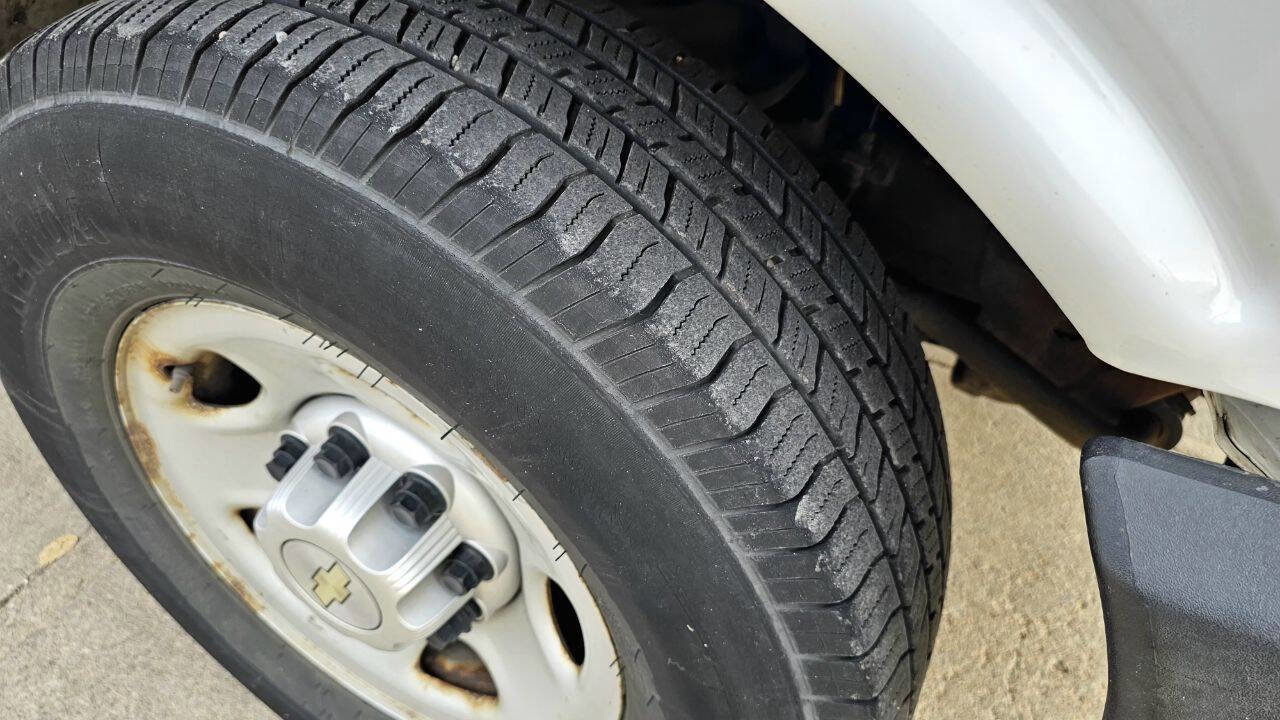 Used 2013 Chevrolet Express 2500 image 13