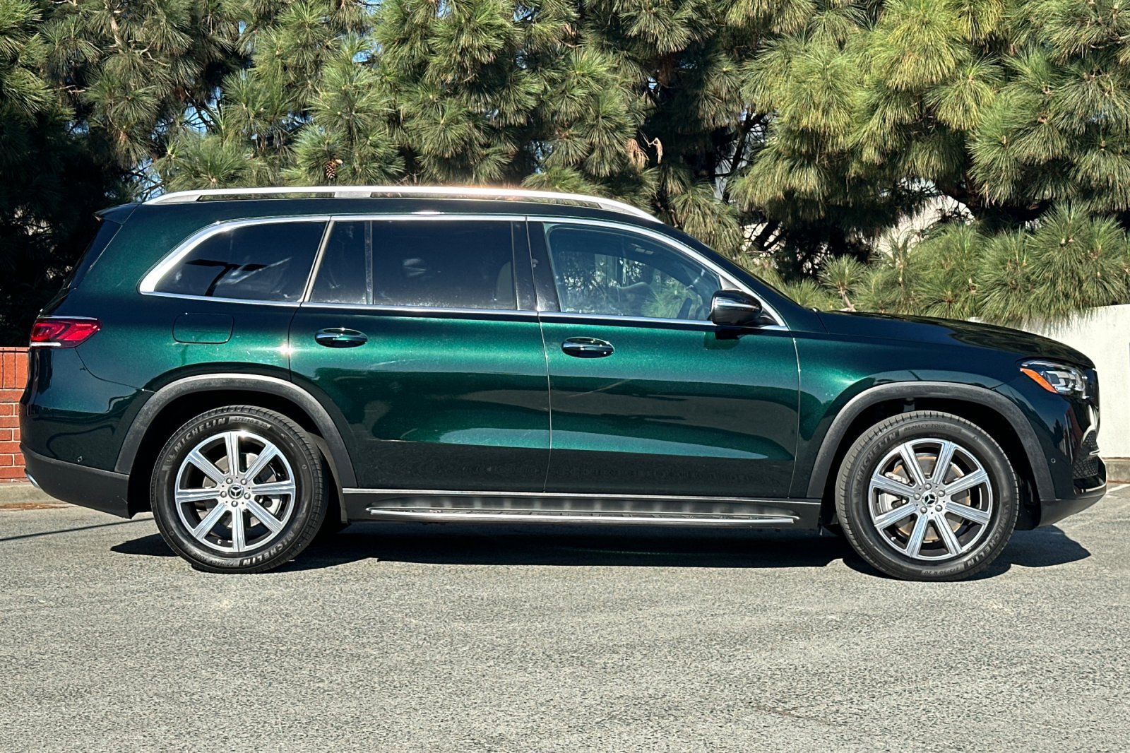 Used 2023 Mercedes-Benz GLS 450 4MATIC image 3