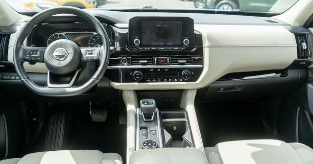Used 2022 Nissan Pathfinder SV AWD/4WD image 16