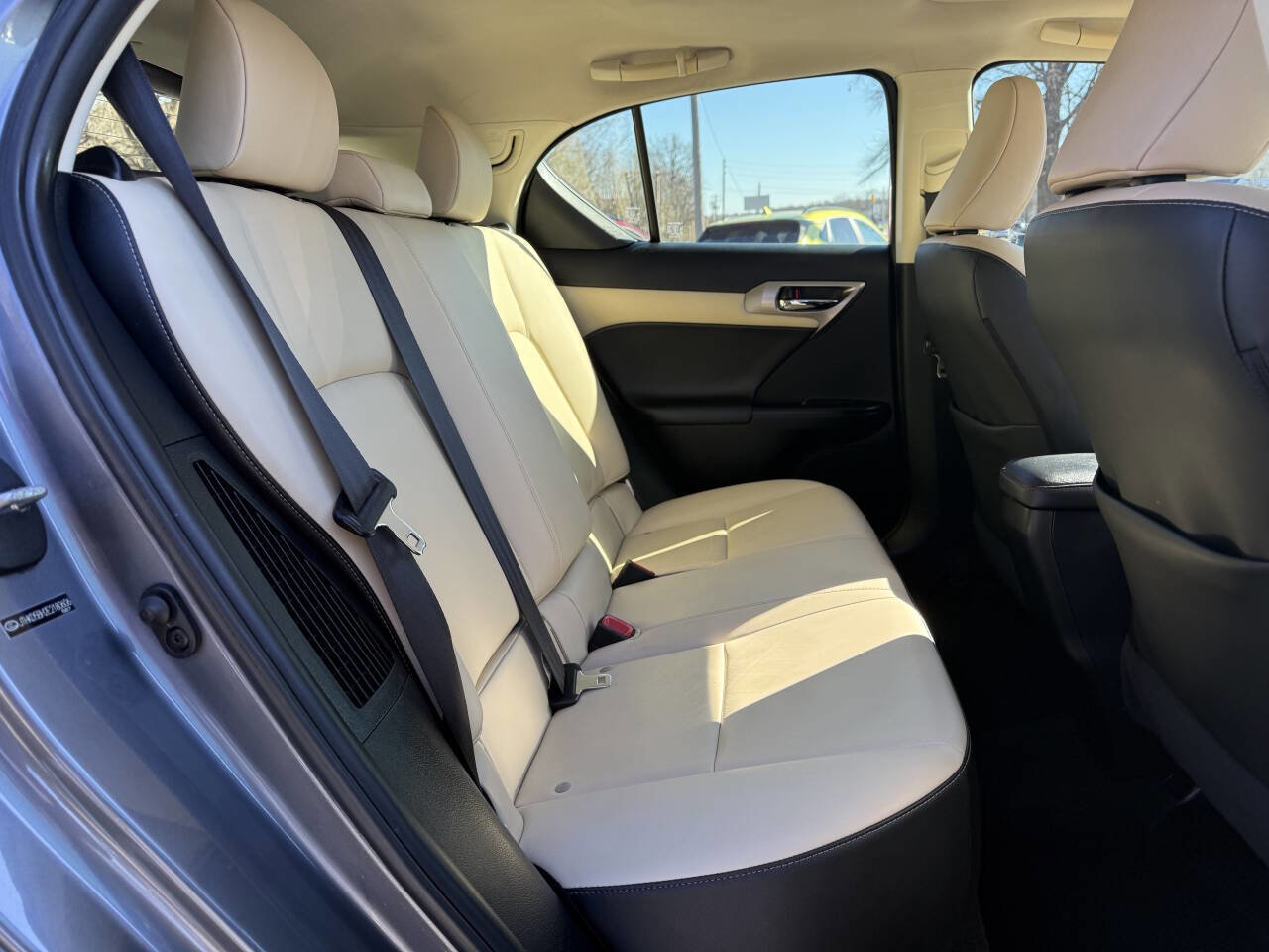 Used 2014 Lexus CT 200h image 16