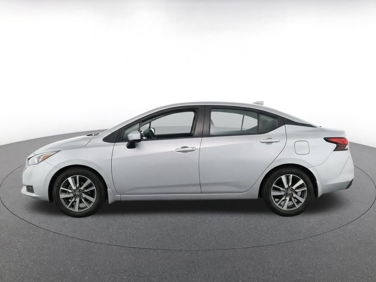 Used 2025 Nissan Versa SV FWD image 4