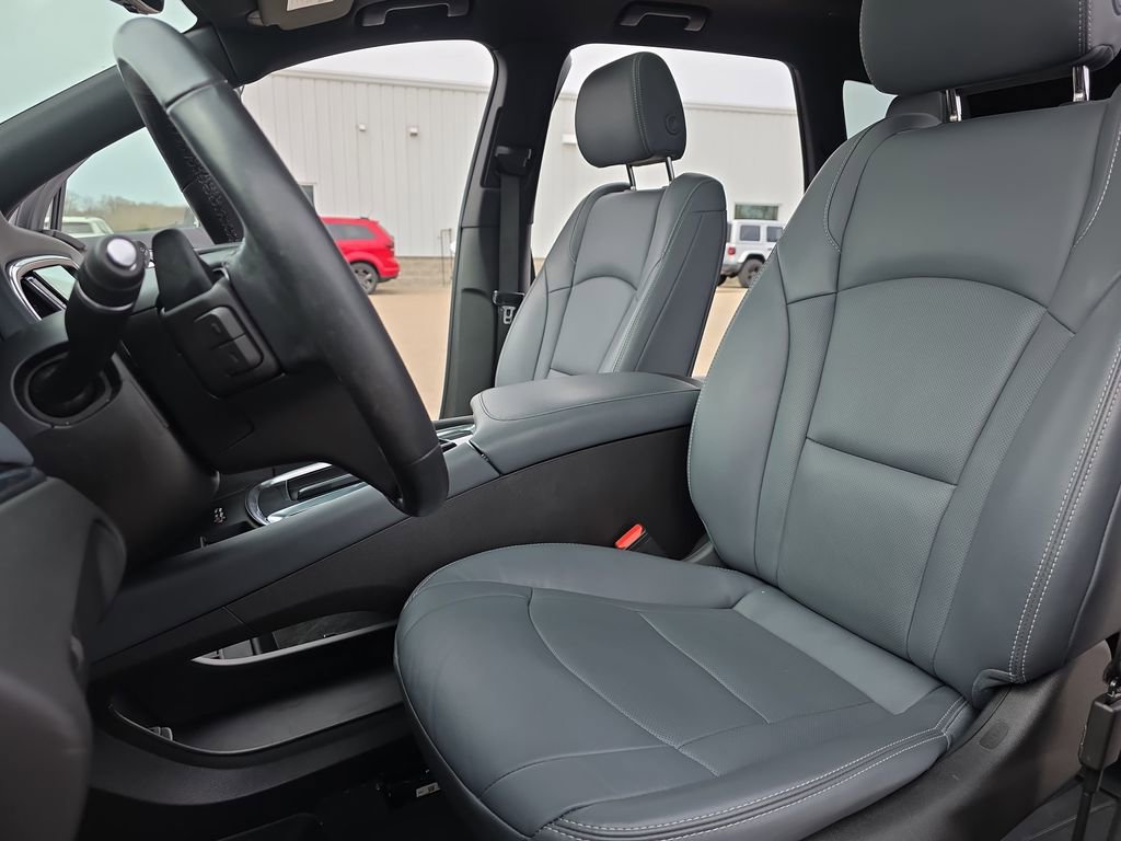 Used 2022 Buick Enclave Essence w/ Experience Buick Package image 16