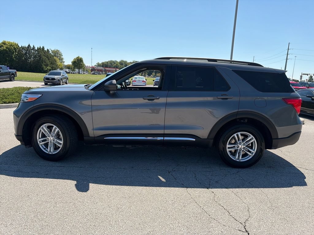 Used 2023 Ford Explorer XLT w/ Equipment Group 202A AWD/4WD image 4