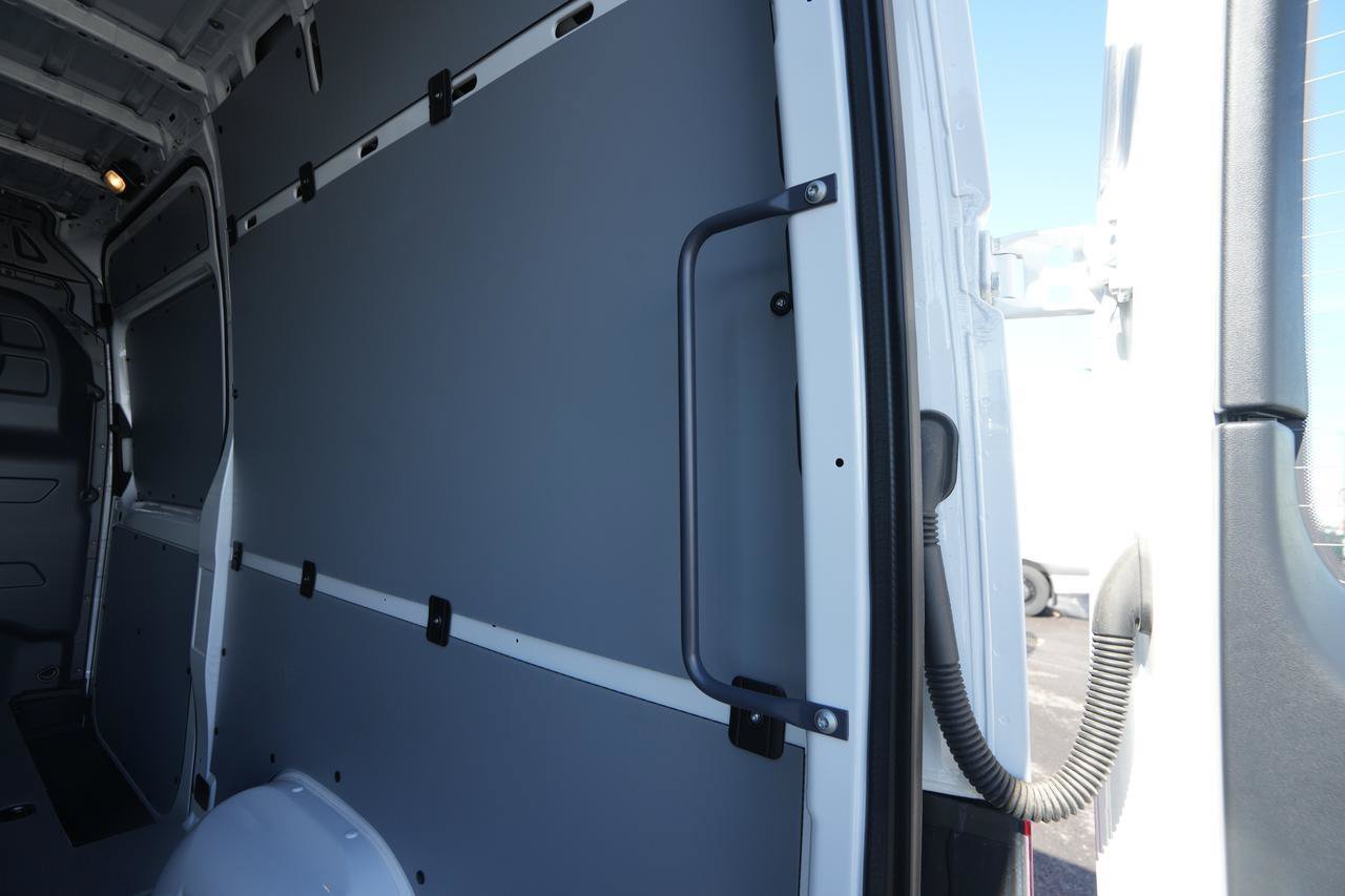 New 2025 Mercedes-Benz Sprinter 2500 image 28