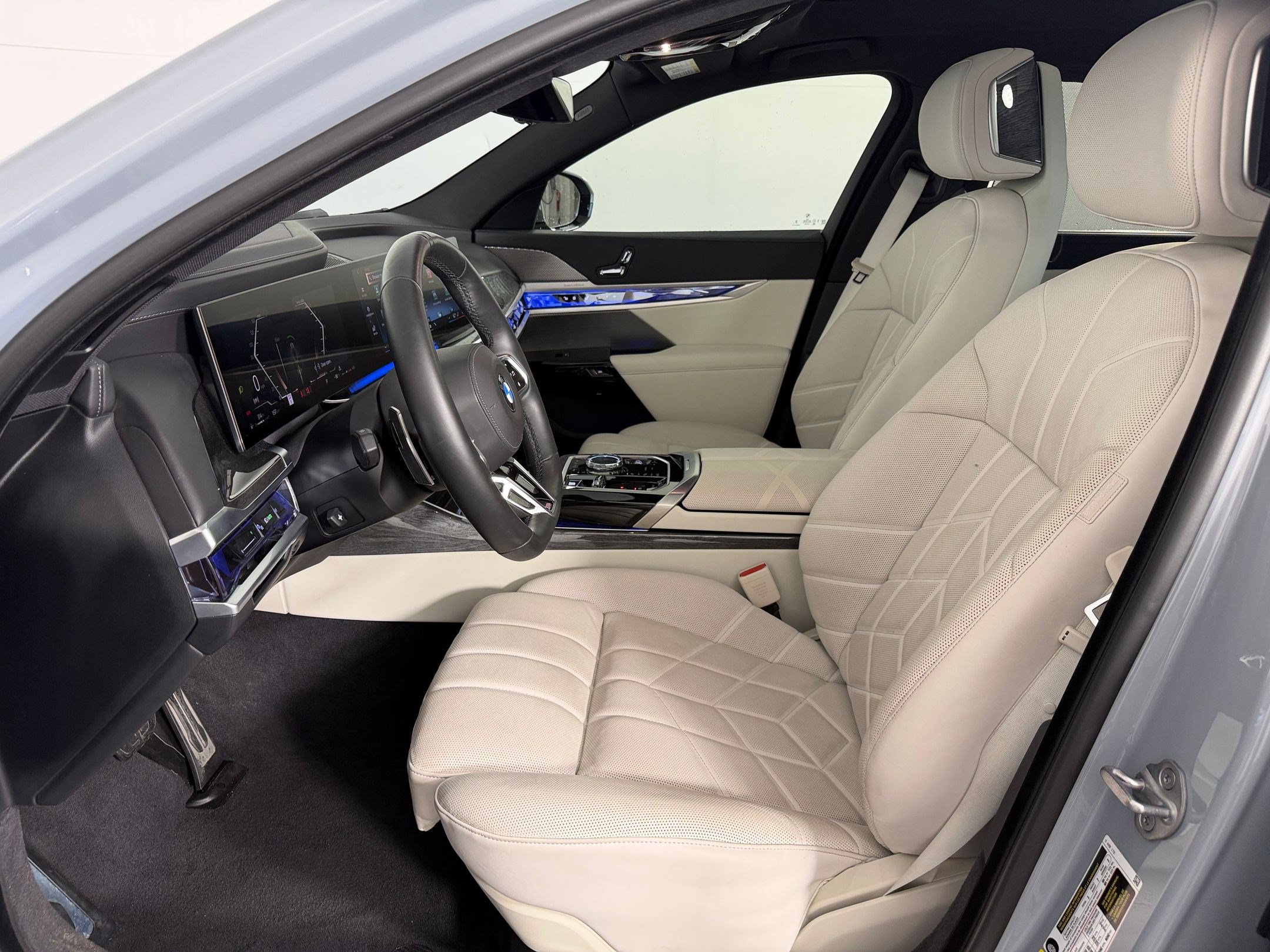 Certified 2024 BMW 740i xDrive AWD/4WD image 5