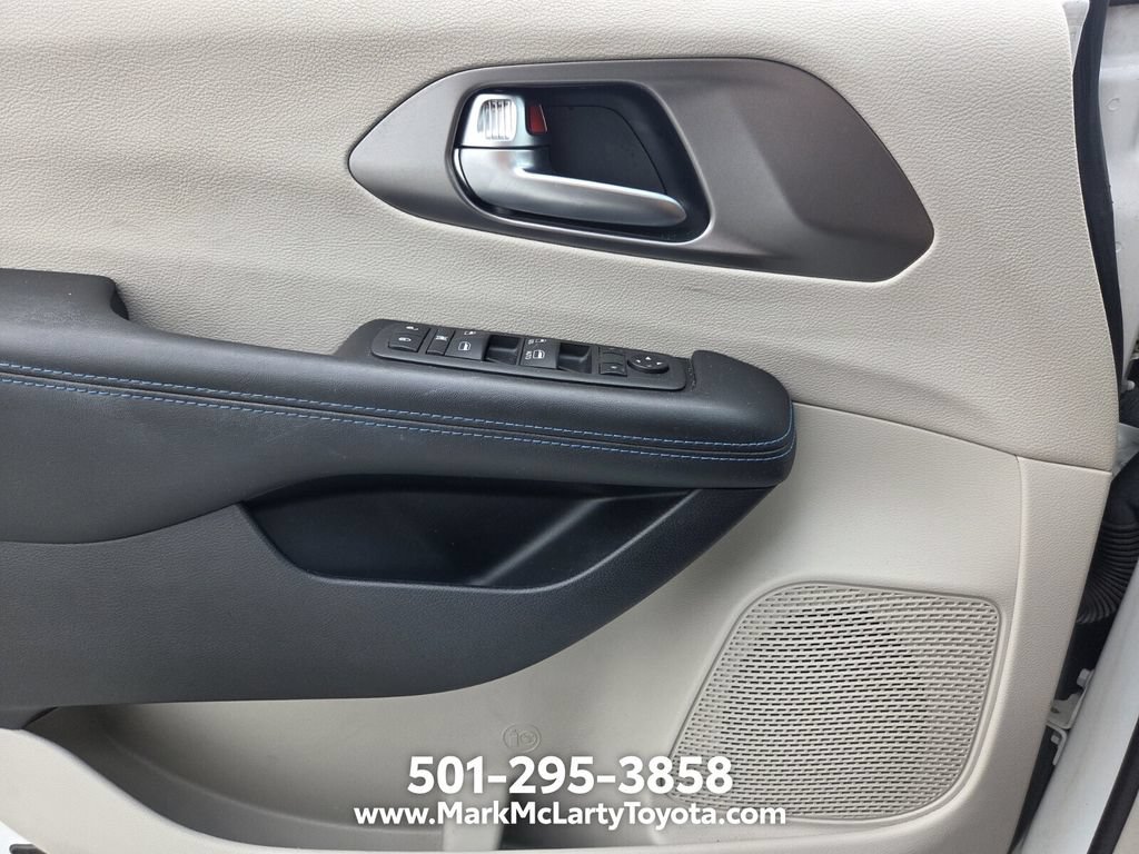 Used 2021 Chrysler Pacifica Touring FWD image 26