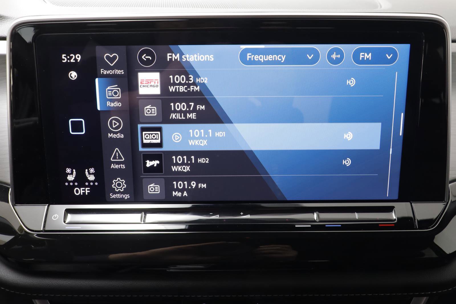 Used 2025 Volkswagen Atlas Cross Sport SE image 9