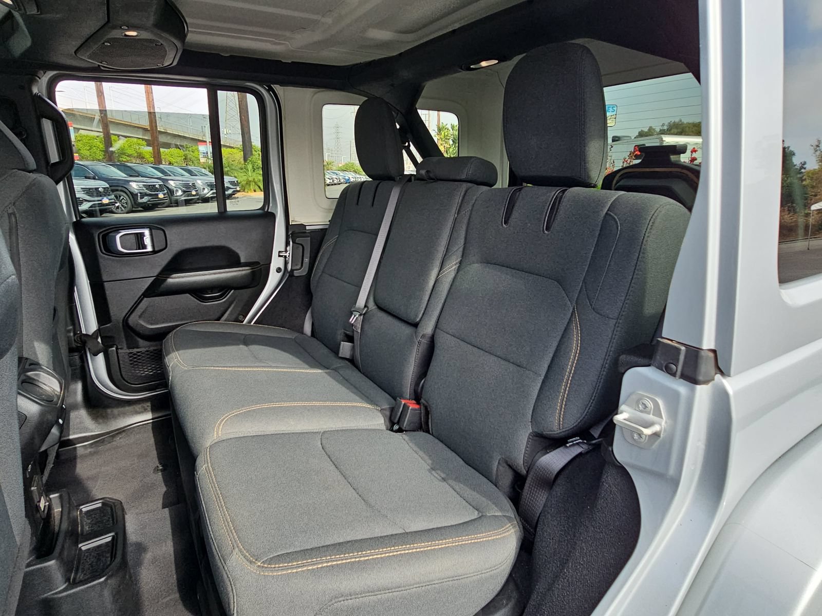 Used 2024 Jeep Wrangler Unlimited Sahara AWD/4WD image 13