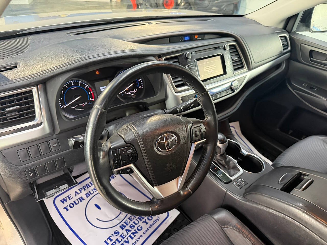 Used 2014 Toyota Highlander LE AWD/4WD image 15