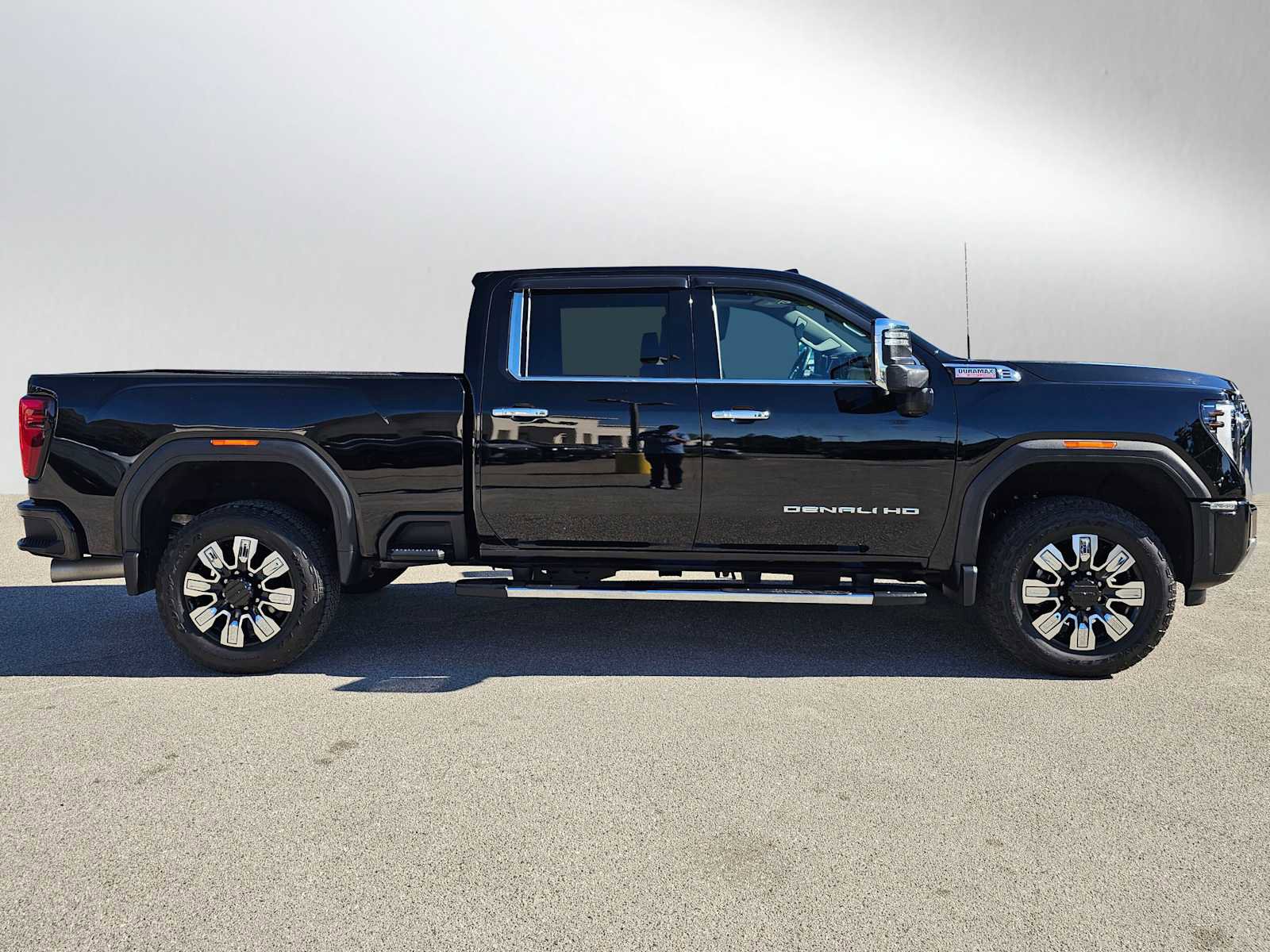 Used 2024 GMC Sierra 2500 Denali w/ Denali Reserve Package image 2
