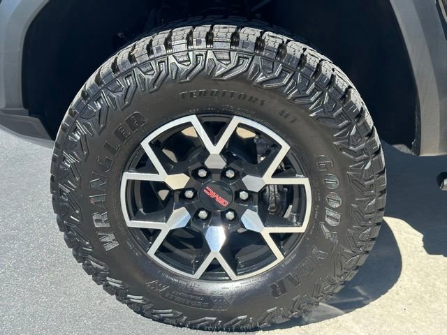 Certified 2025 GMC Canyon AT4 w/ AT4X Package AWD/4WD image 33