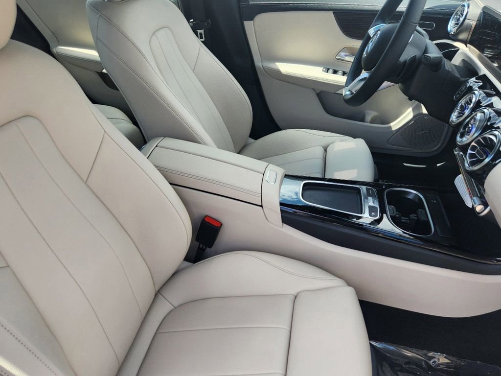 New 2025 Mercedes-Benz CLA 250 4MATIC image 17