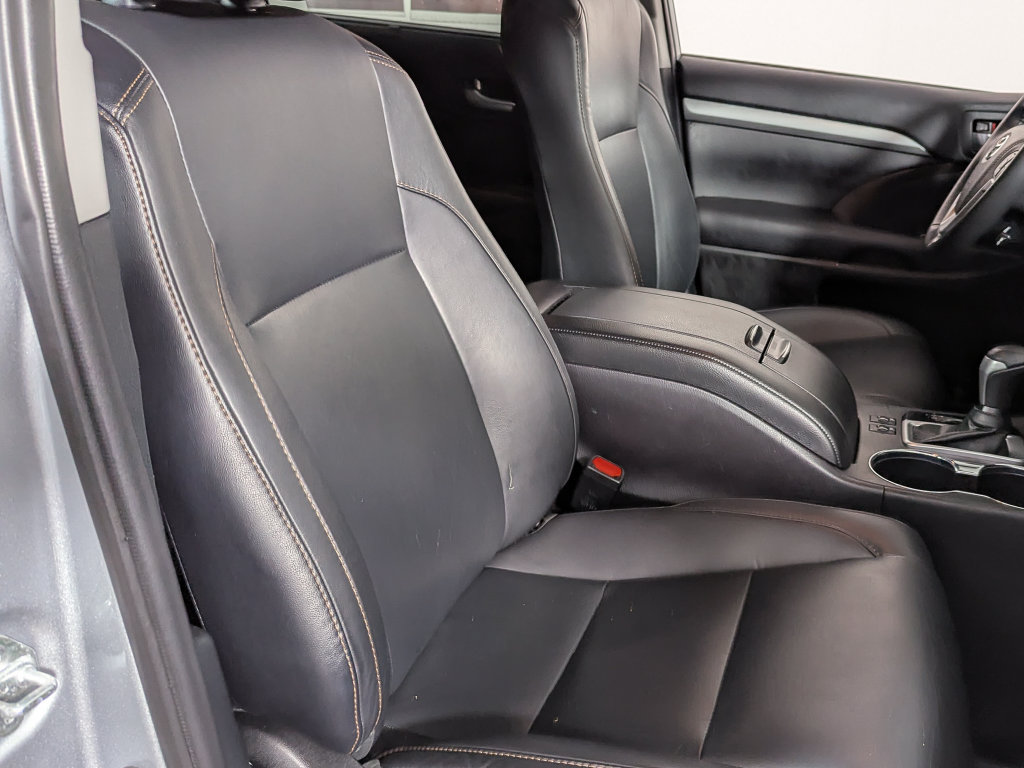 Used 2019 Toyota Highlander XLE AWD/4WD image 23