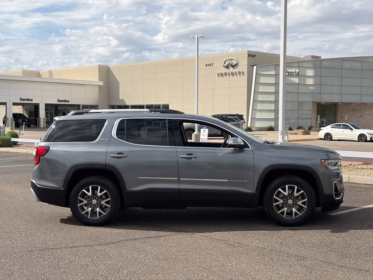 Used 2021 GMC Acadia SLE w/ Driver Convenience Package FWD image 7