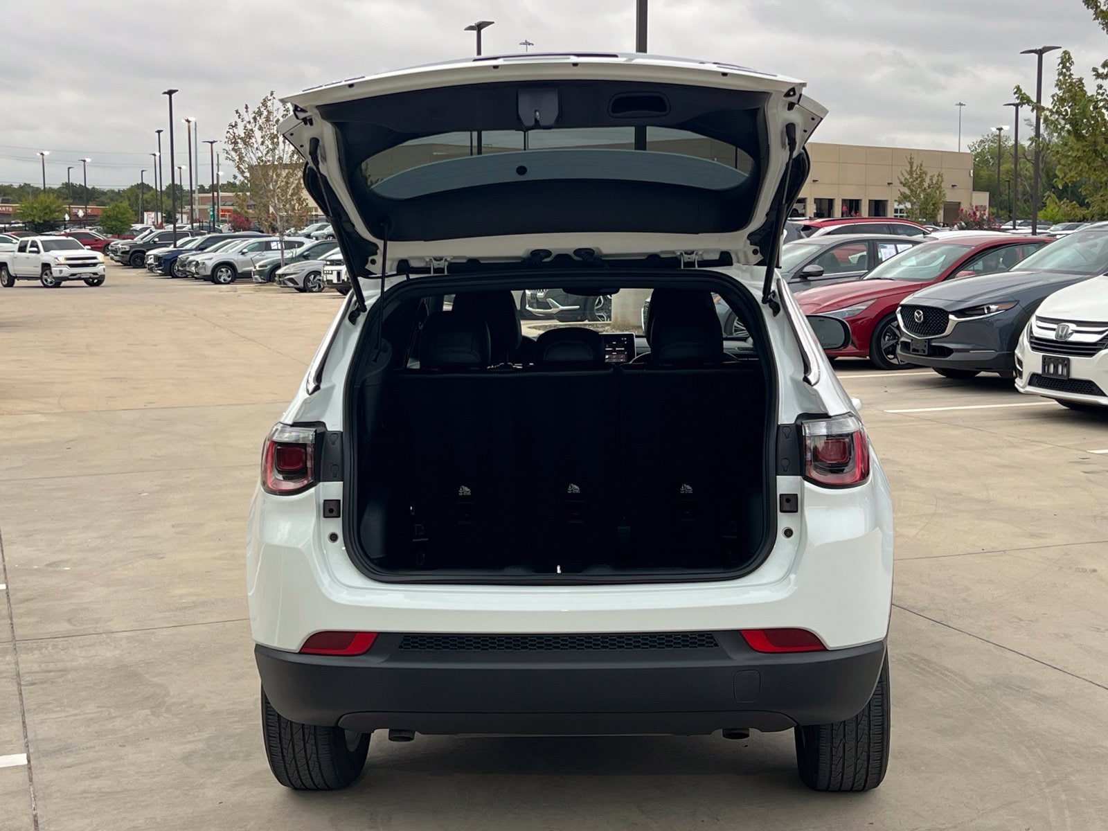 Used 2023 Jeep Compass Latitude w/ Convenience Group AWD/4WD image 14