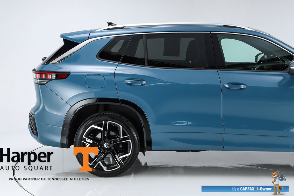 Used 2025 Volkswagen Tiguan SEL R-Line AWD/4WD image 11