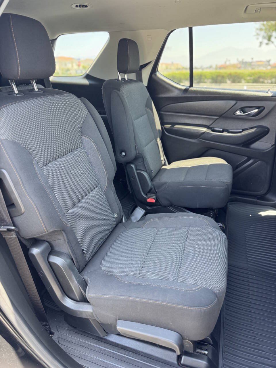 Used 2018 Chevrolet Traverse LT FWD image 12