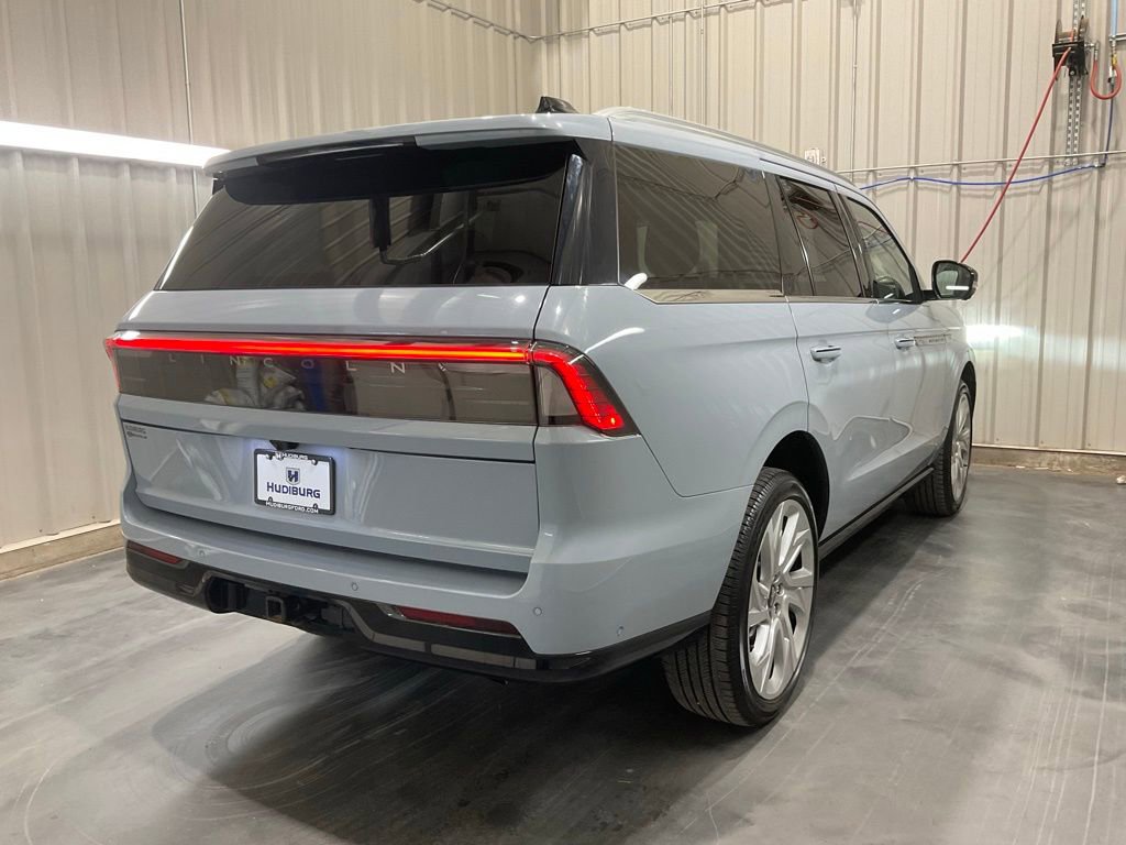 Used 2025 Lincoln Navigator Reserve image 26