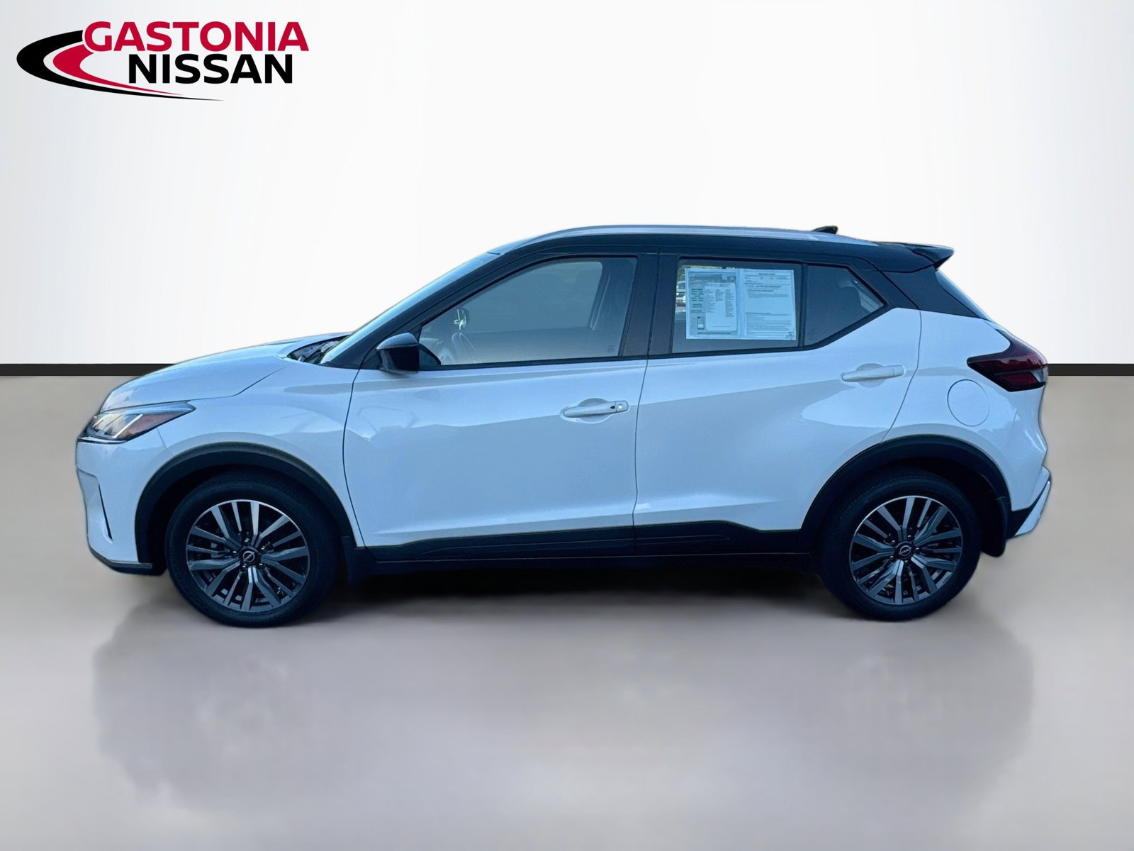 Used 2023 Nissan Kicks SV FWD image 5