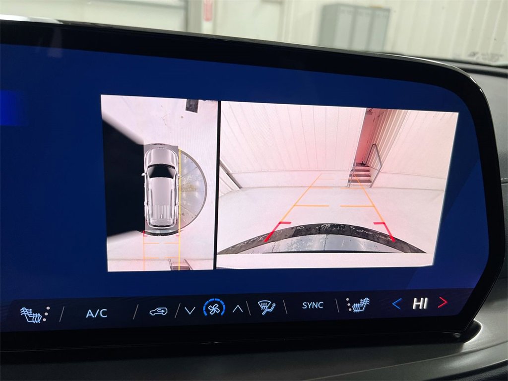 New 2026 Chevrolet Traverse LT w/ Driver Confidence Package image 15