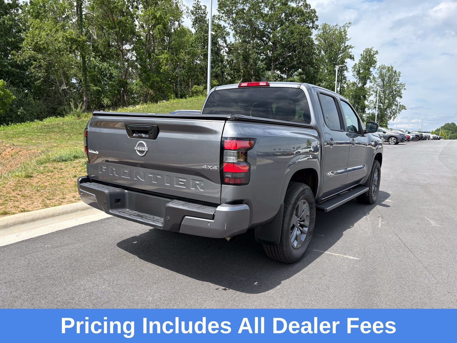 Used 2025 Nissan Frontier SV AWD/4WD image 9