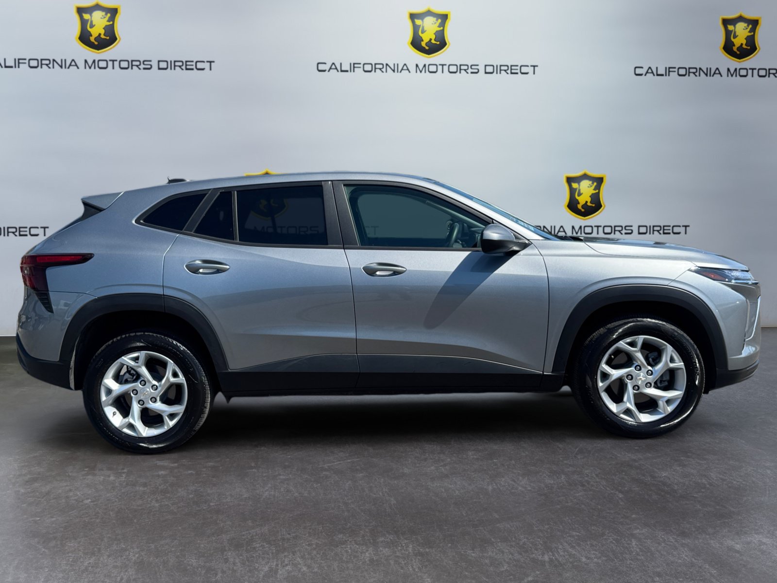 Used 2025 Chevrolet Trax LS w/ LS Convenience Package FWD image 6