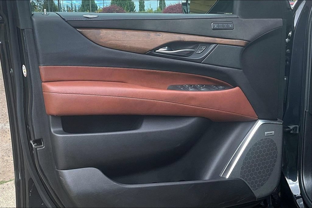 Used 2019 Cadillac Escalade ESV Premium Luxury w/ LPO, Escalade Noir Package AWD/4WD image 22