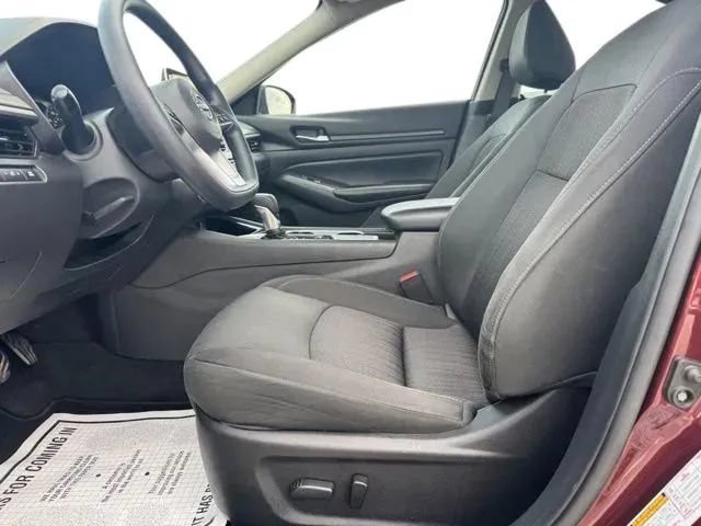 Used 2024 Nissan Altima 2.5 SV FWD image 9