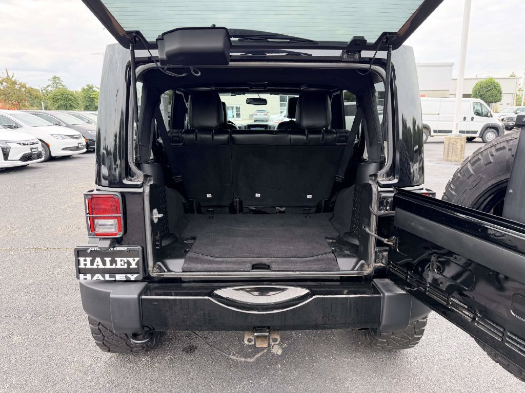 Used 2018 Jeep Wrangler Unlimited Sahara AWD/4WD image 11