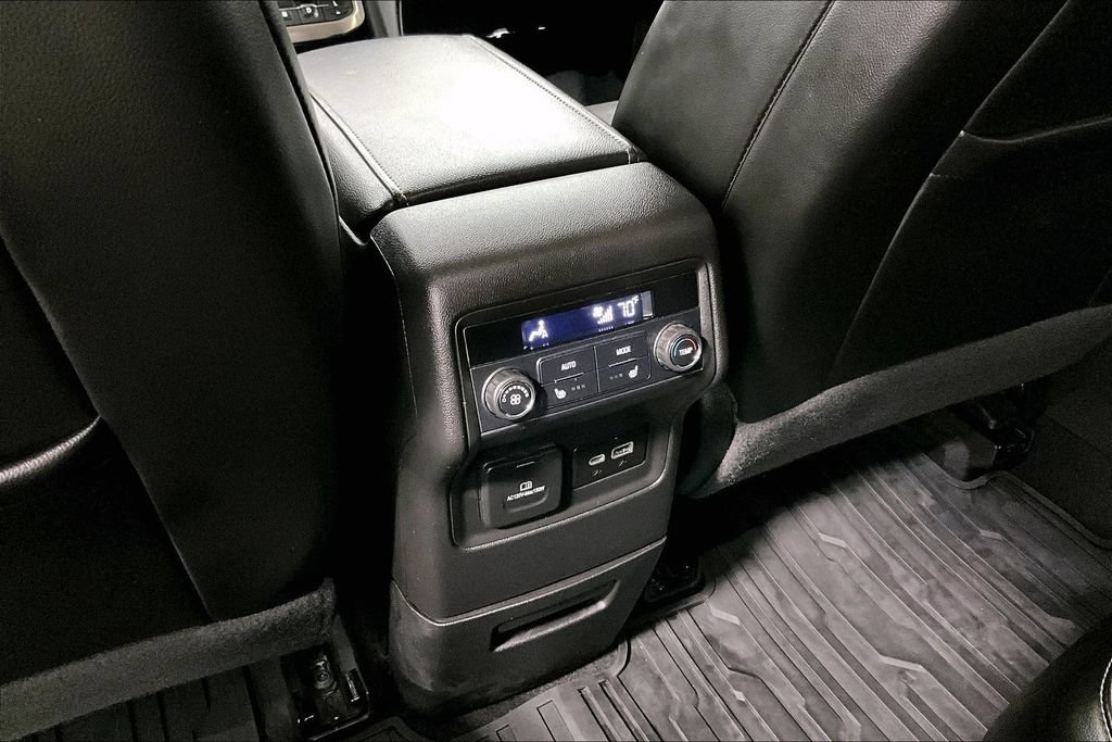 Used 2022 GMC Acadia Denali w/ Denali Ultimate Package FWD image 30