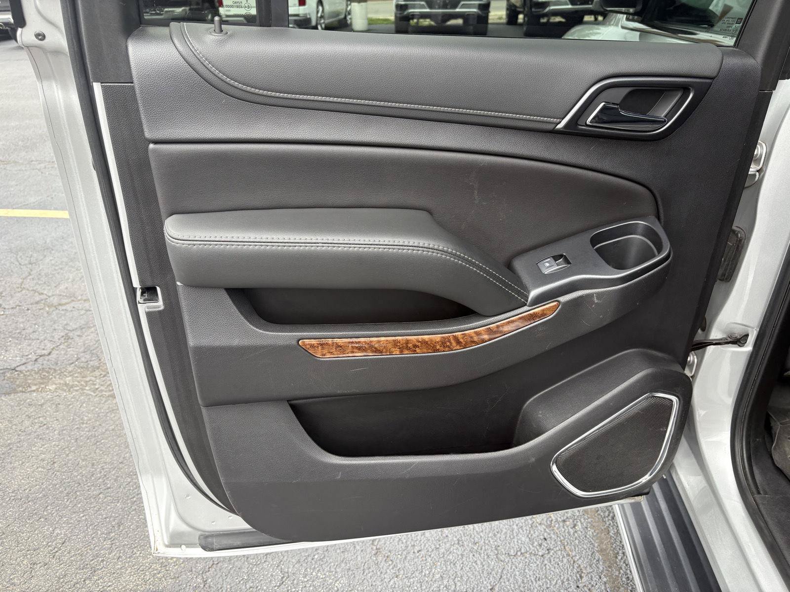 Used 2020 Chevrolet Suburban Premier AWD/4WD image 16