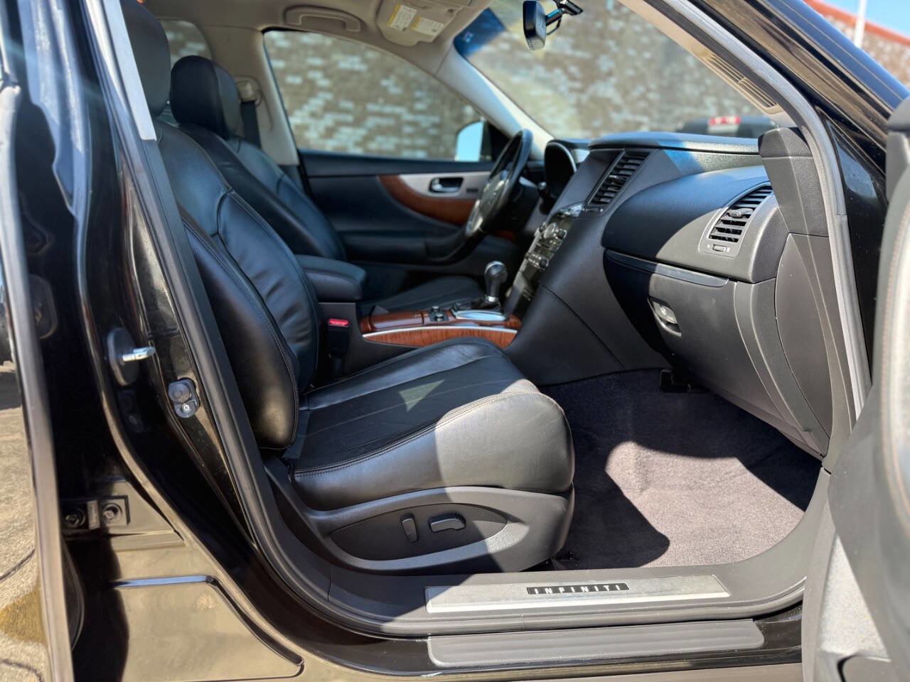 Used 2016 INFINITI QX70 2WD w/ Premium Package image 15