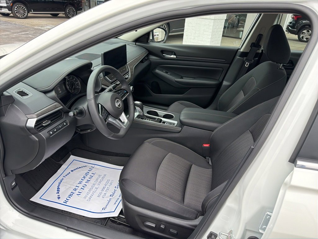 Used 2025 Nissan Altima 2.5 SV w/ SV Premium Package image 11