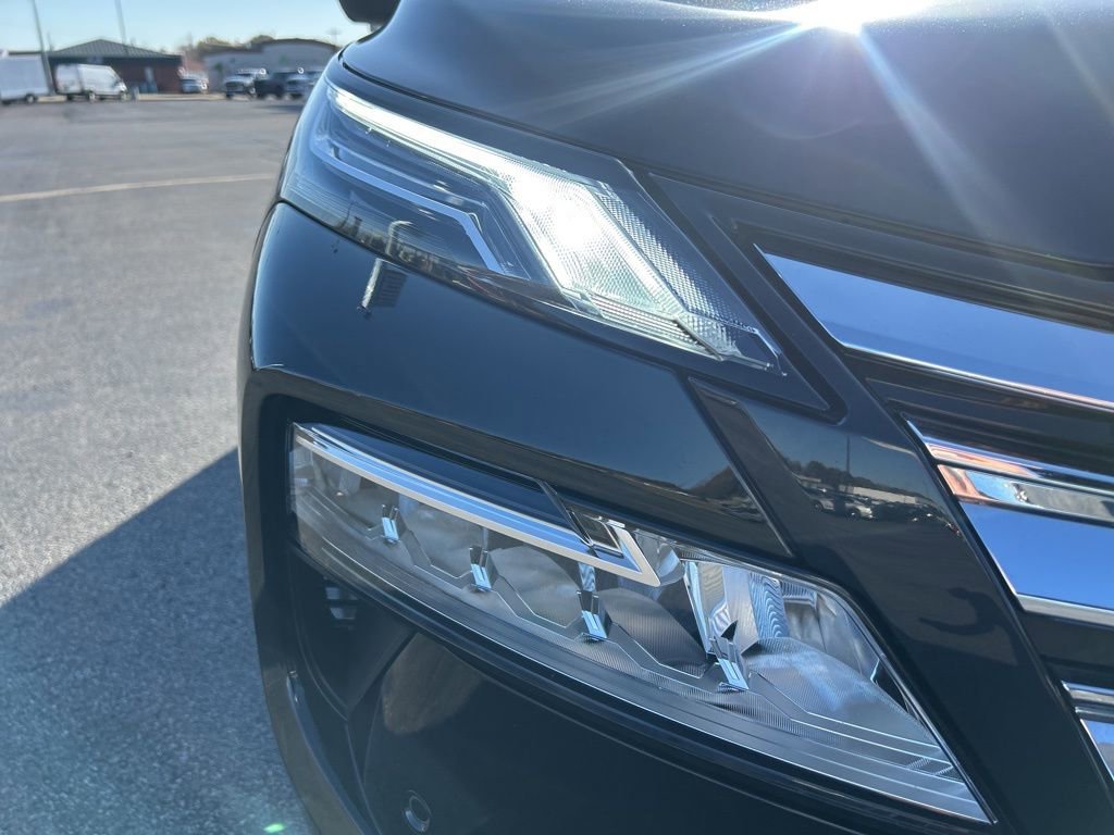 Used 2024 Nissan Rogue Platinum w/ Platinum Premium Package image 13