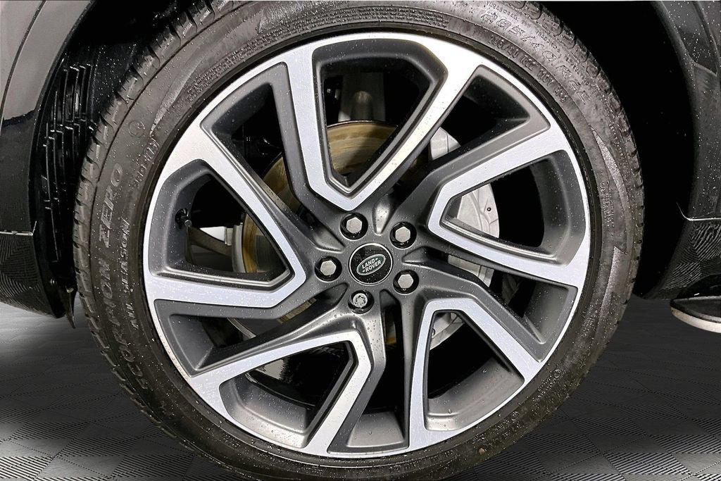 Used 2024 Land Rover Discovery Dynamic SE AWD/4WD image 32
