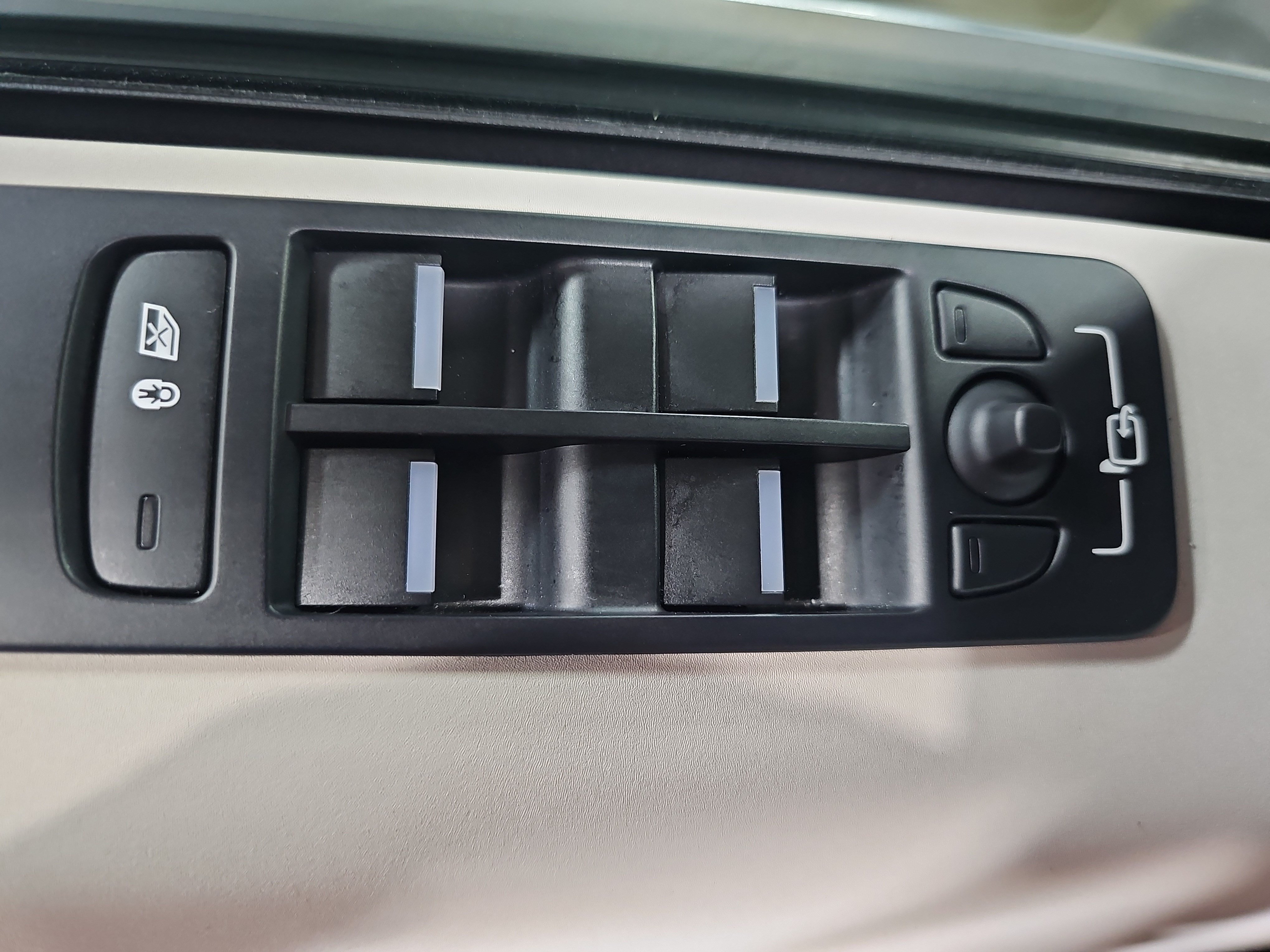 Used 2020 Land Rover Discovery Sport S AWD/4WD image 29