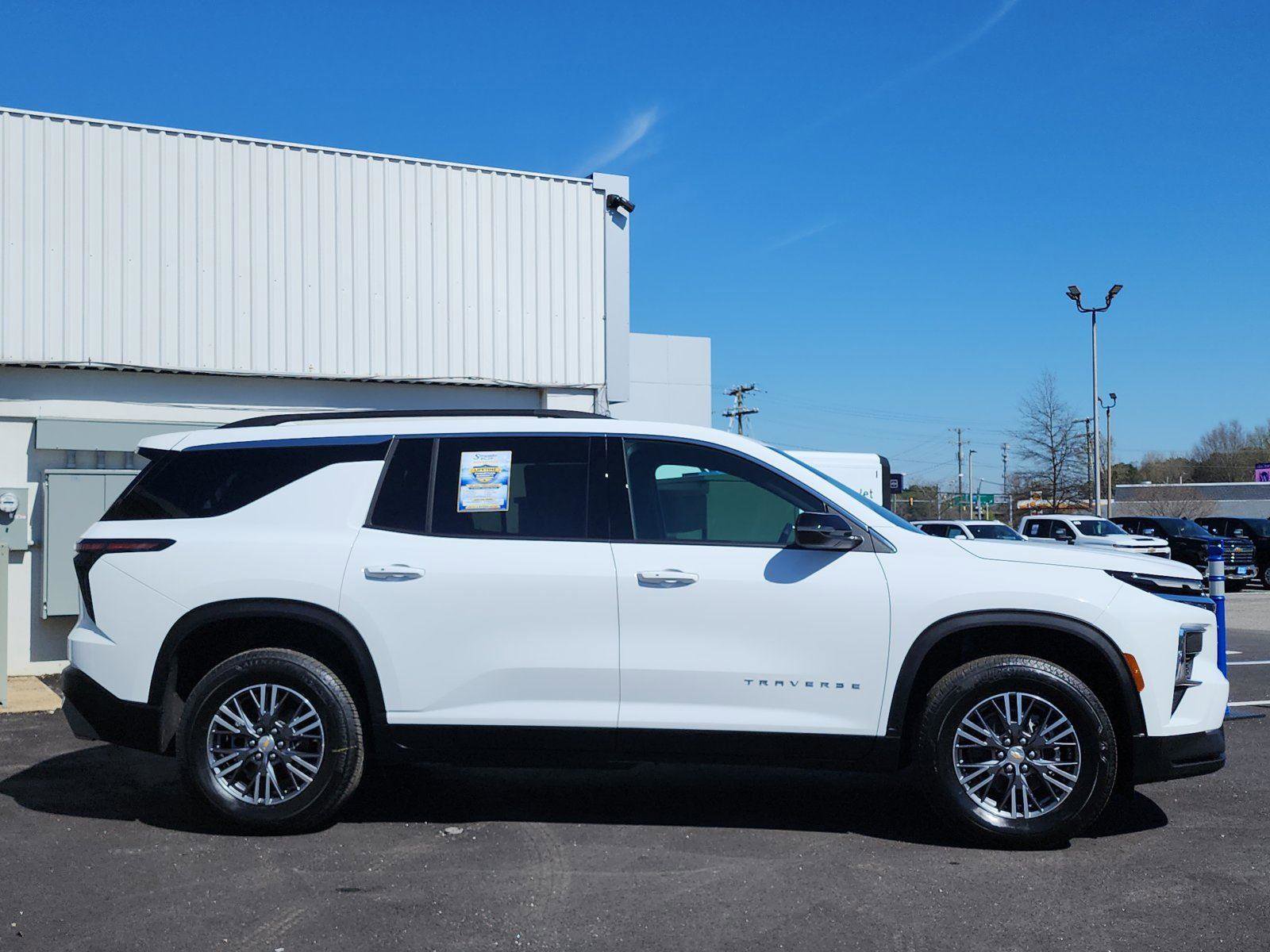 New 2026 Chevrolet Traverse LT w/ LPO, Floor Liner Package FWD image 6