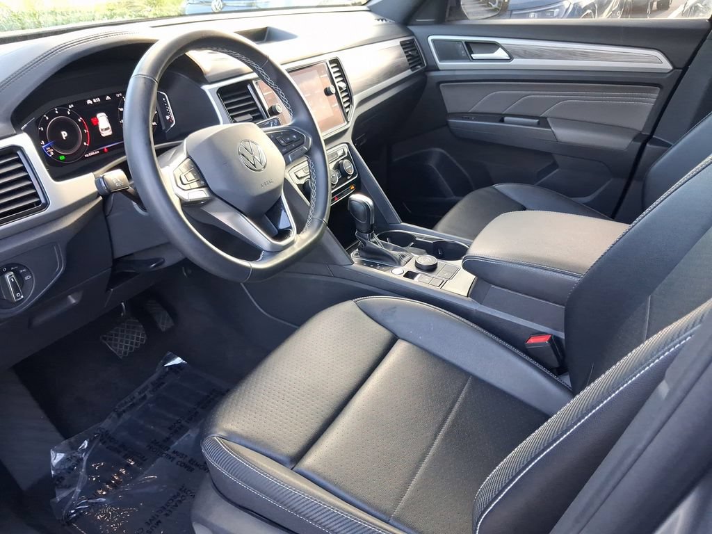 Used 2022 Volkswagen Atlas Cross Sport SE w/ Black Wheel Package AWD/4WD image 13