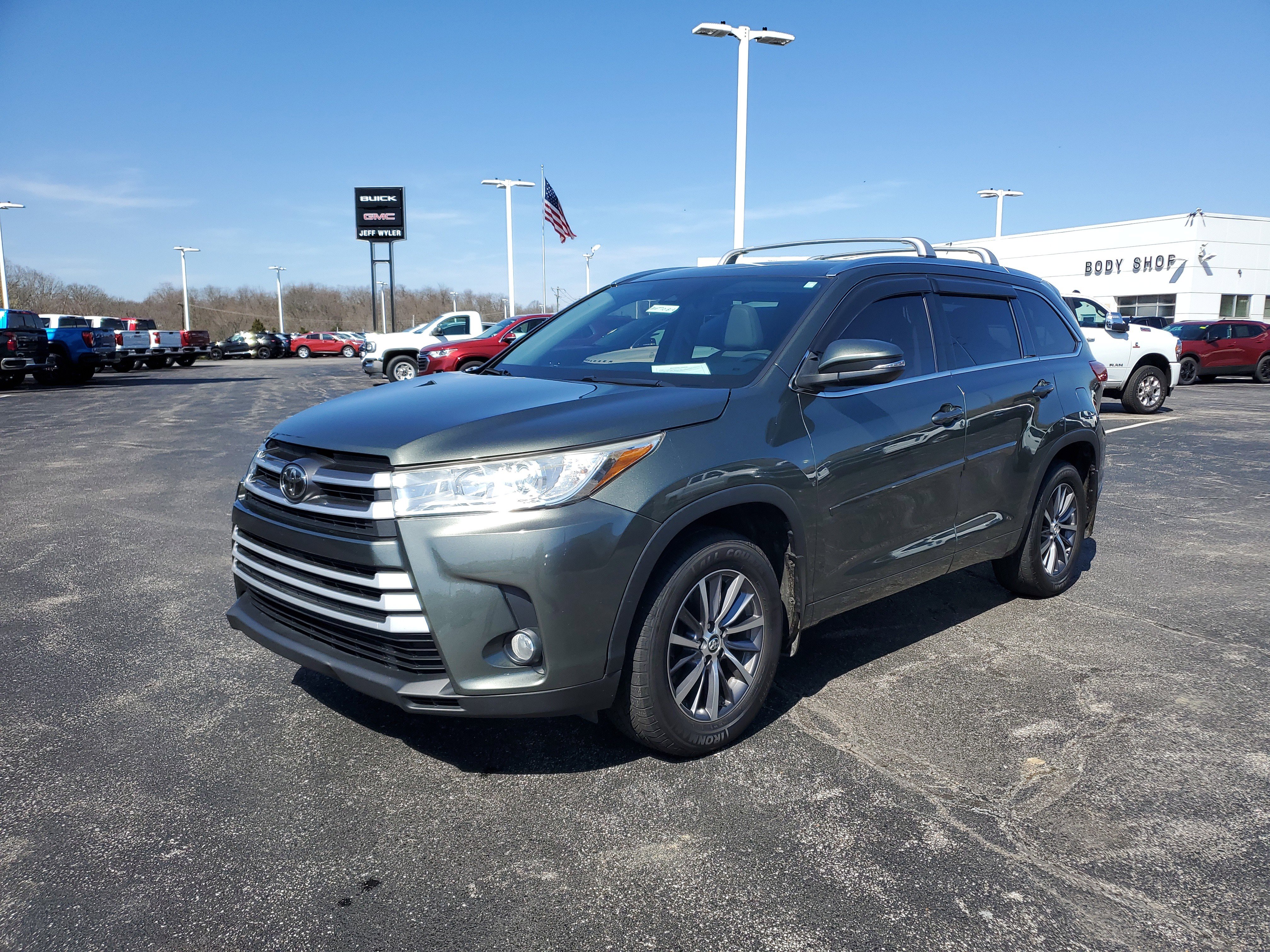 Used 2017 Toyota Highlander XLE image 8