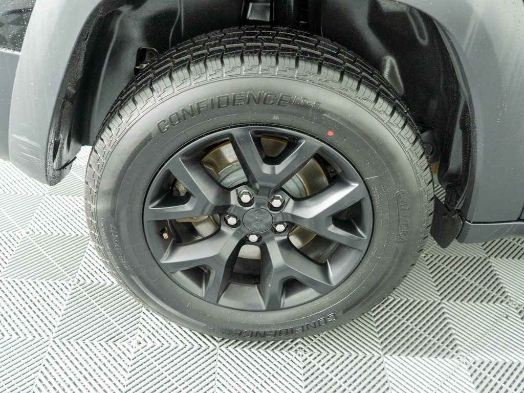 Used 2018 Jeep Cherokee Trailhawk w/ Cold Weather Group image 28