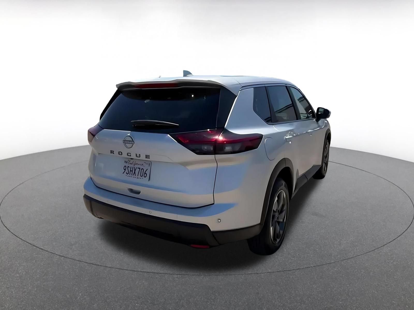 Used 2025 Nissan Rogue SV FWD image 14