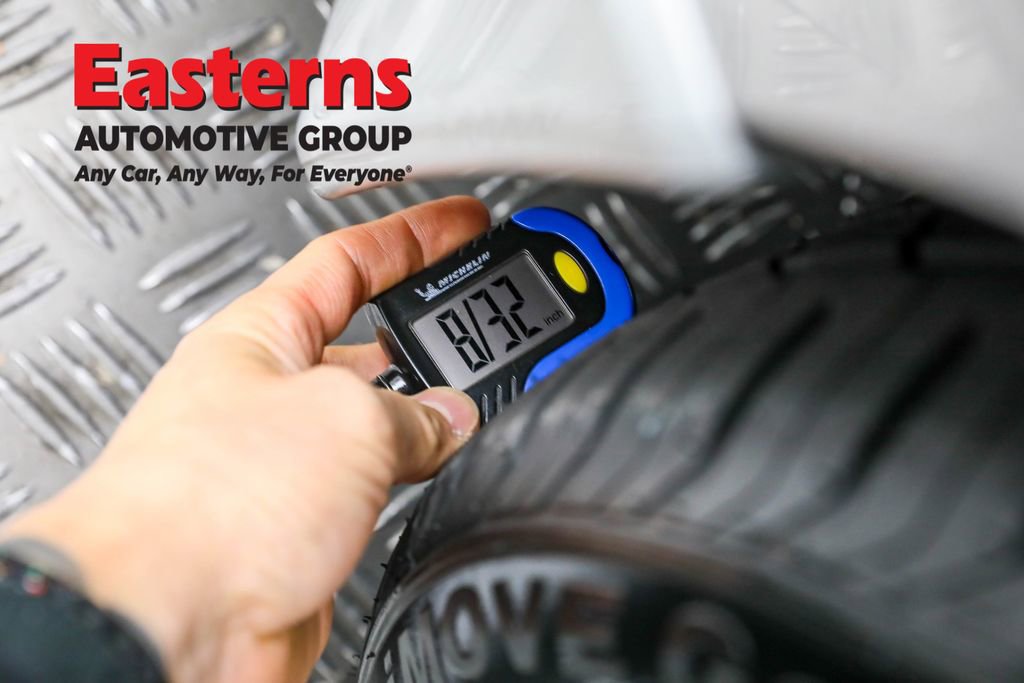 Used 2025 Nissan Versa SR w/ Trunk Package image 27