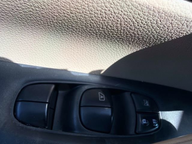 Used 2016 Nissan Rogue SV w/ SV Premium Package AWD/4WD image 19