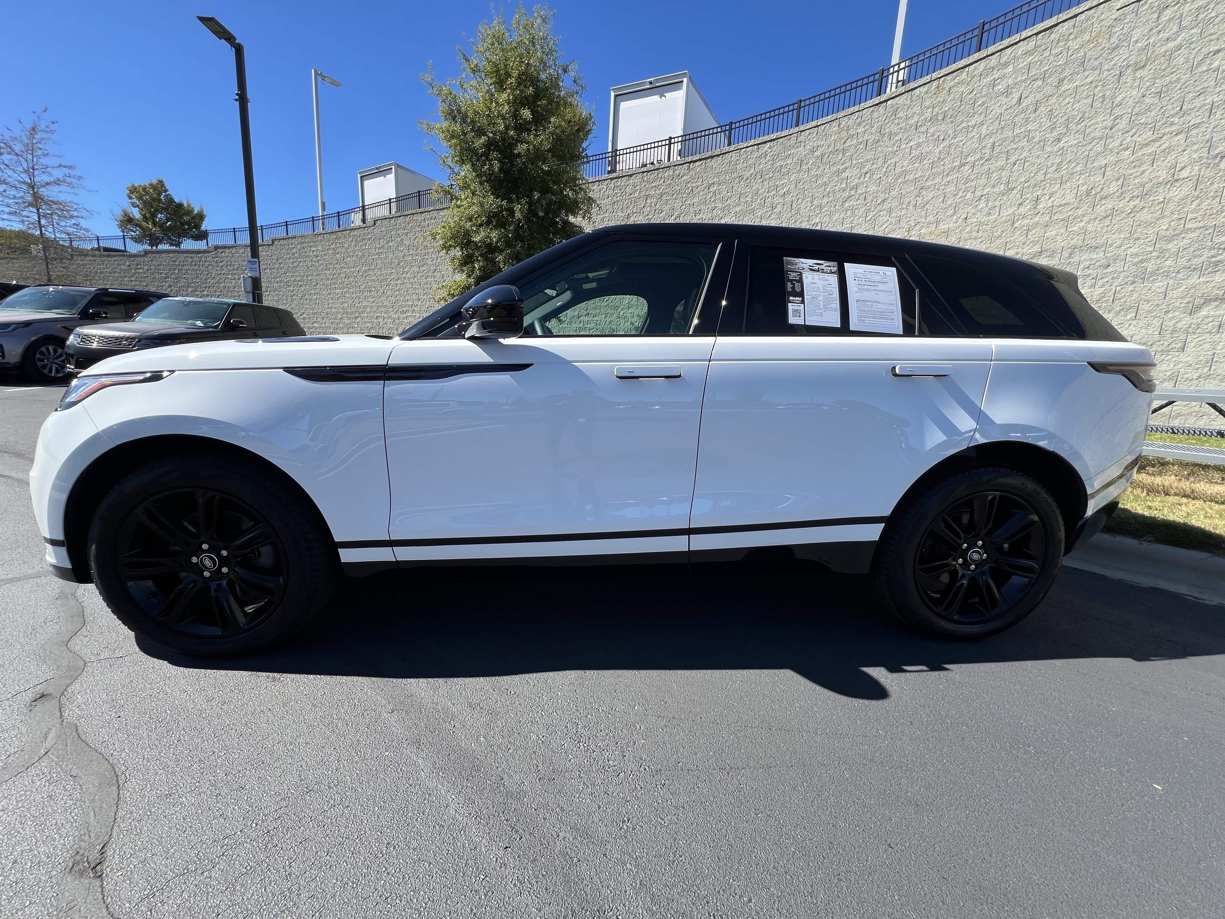 Used 2024 Land Rover Range Rover Velar Dynamic SE image 4