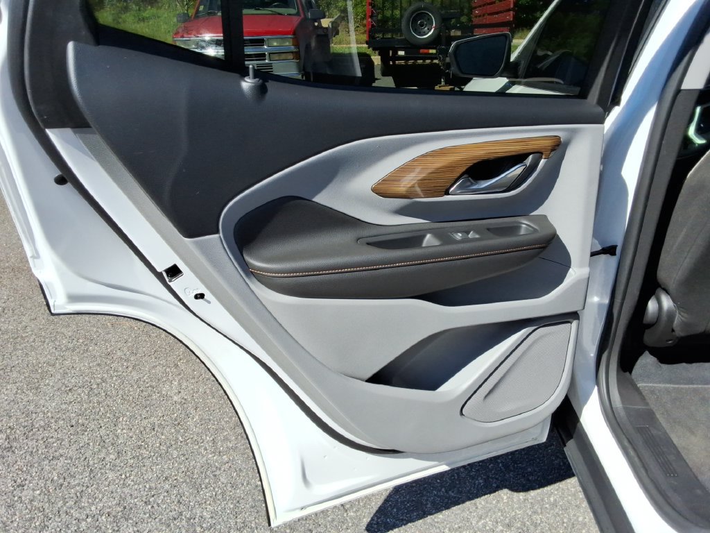 Used 2020 GMC Terrain SLE FWD image 17