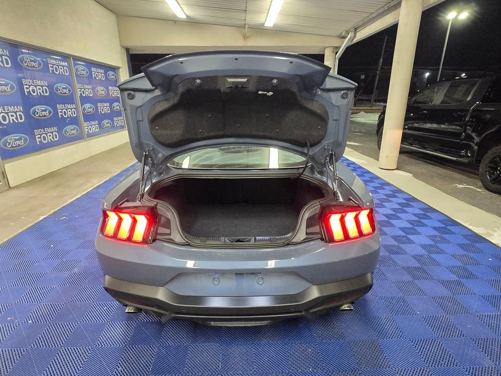 Used 2025 Ford Mustang EcoBoost image 7