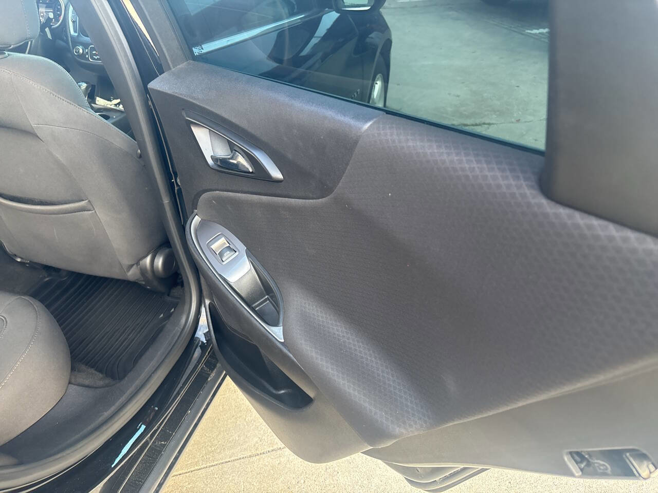 Used 2018 Chevrolet Malibu LS image 24